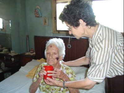 Atención a ancianos en Cuba