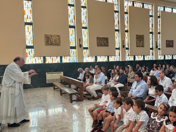 PRESENTACIÓN DE LOS ALUMNOS DE 1º DE INFANTIL A LA VIRGEN DEL CARMEN.