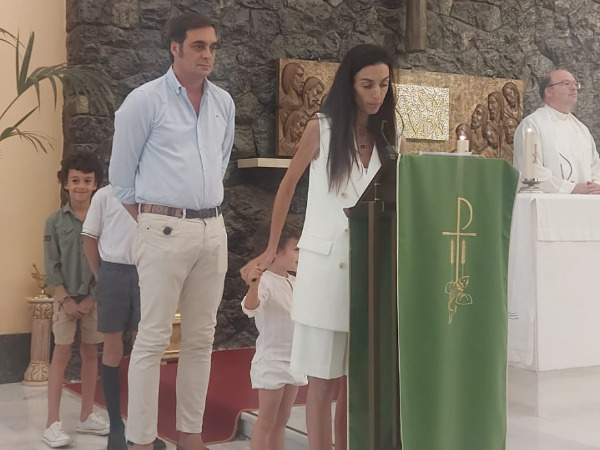 PRESENTACIÓN DE LOS ALUMNOS DE 1º DE INFANTIL A LA VIRGEN DEL CARMEN.