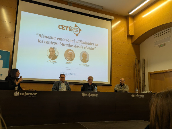 MESA REDONDA DE NUESTRO DIRECTOR CON EL FILÓSOFO-PEDAGOGO GREGORIO LURI.