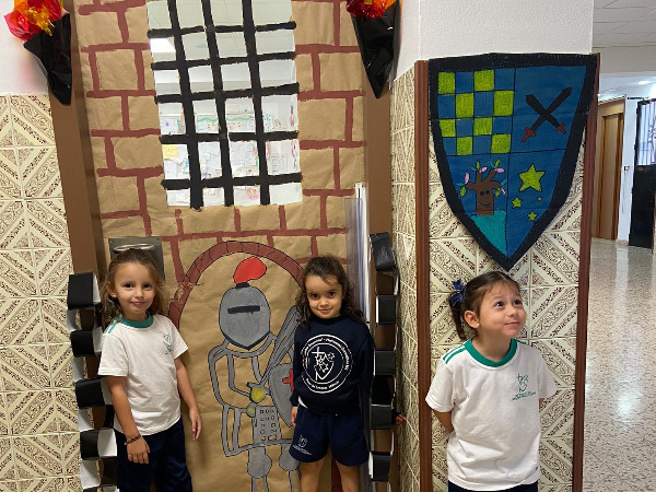 LOS ALUMNOS DE 4 AÑOS ESTUDIAN LA EDAD MEDIA.