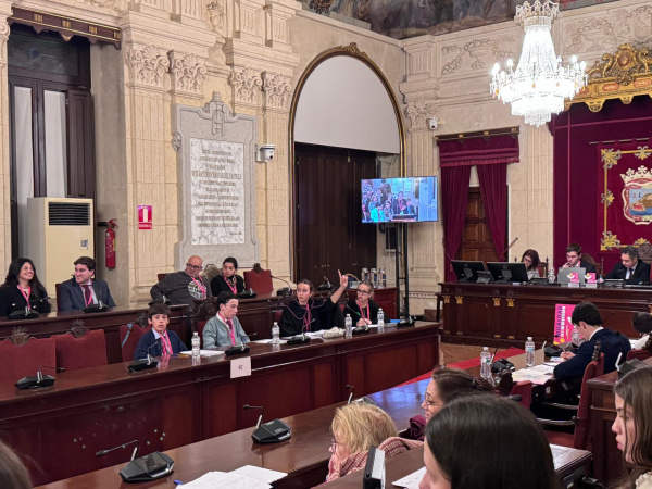 CAMPEONES DE DEBATE.