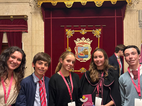 CAMPEONES DE DEBATE.