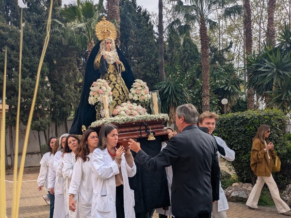 PROCESIÓN DEL COLEGIO.