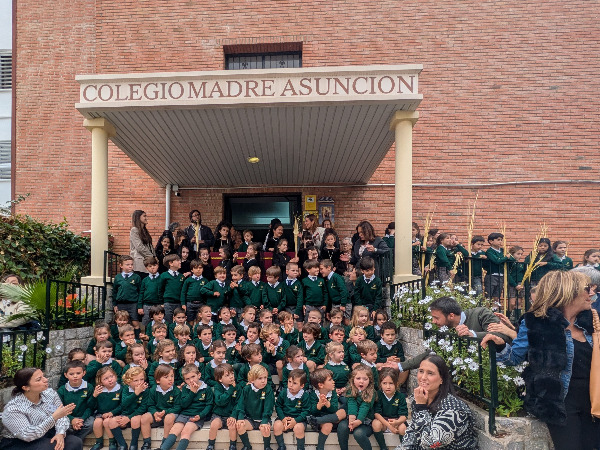 PROCESIÓN DEL COLEGIO.