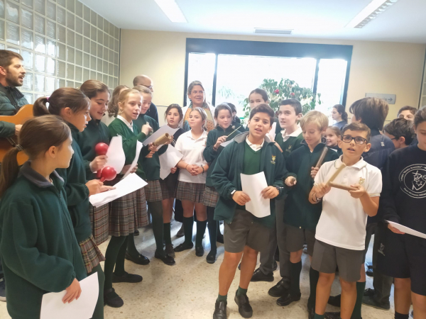 Nuestra coral canta la Navidad en el Centro de Salud del Limonar