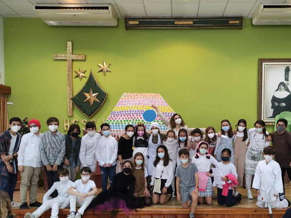 LOS ALUMNOS DE INFANTIL CELEBRAN EL DÍA DEL LIBRO EN EL TEATRO.