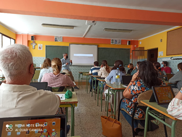 CURSO DE FORMACIÓN  DE PROFESORES EN iPADS