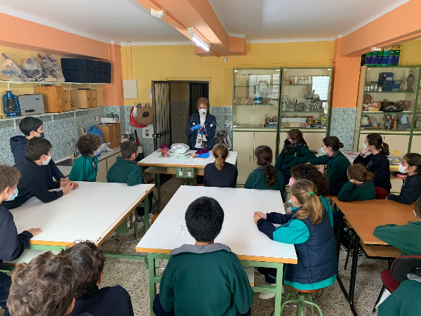 PRÁCTICAS DE LABORATORIO PARA LOS ALUMNOS DE PRIMARIA.