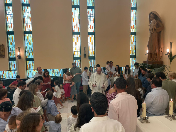 PRESENTACIÓN DE LOS ALUMNOS DE 1º DE INFANTIL A LA VIRGEN DEL CARMEN.