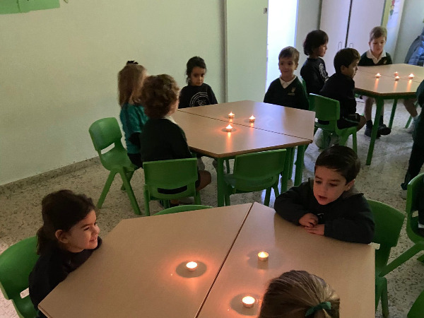 LOS ALUMNOS DE 4 AÑOS ESTUDIAN LA EDAD MEDIA.