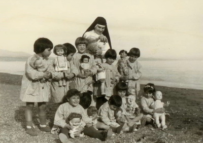 Niños en la playa Niños en la playa